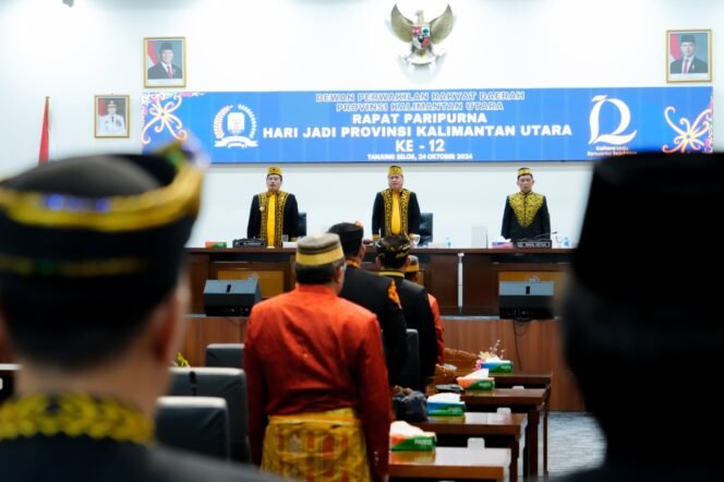 
					PARIPURNA : Pjs. Gubernur Kaltara, Togap Simangunsong menghadiri Rapat Paripurna Hari Jadi Provinsi Kalimantan Utara ke 12 di Kantor DPRD Kaltara, Kamis (24/10). 
