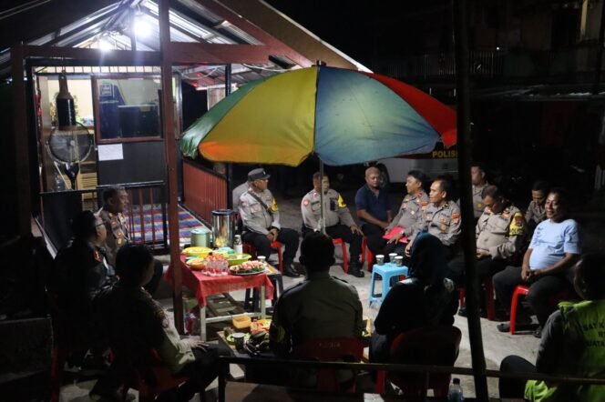 
					Dir Binmas Polda Kaltara dan Kapolres Tarakan Sambangi Pos Satkamling di TarakanÂ 