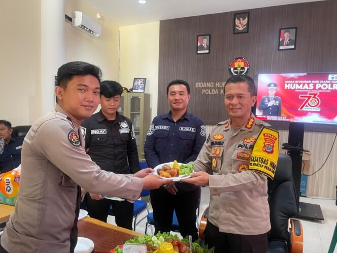 
					Bidhumas Polda Kaltara melaksanakan acara syukuran dalam rangka Hari Ulang Tahun Humas Polri ke-73 bertempat di Ruang Kabid Humas Polda Kaltara, Rabu (30/10/24). 