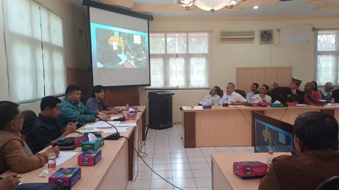 
					Komisi 1 DPRD Tarakan fasilitasi penyelesaian ganti rugi tanam tumbuh di Juata Laut. Foto : Fokusborneo.com 