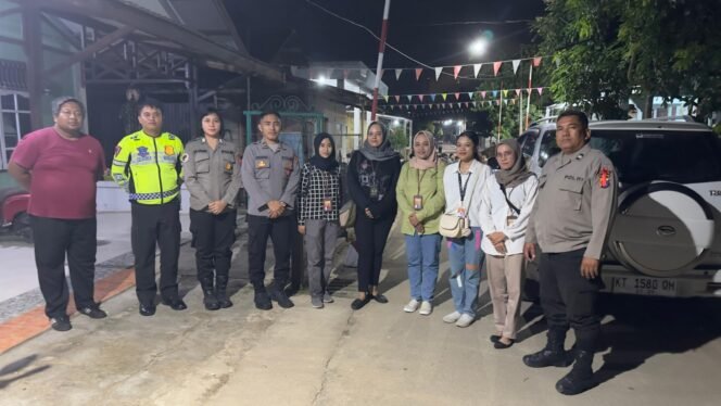 
					Regu 1 Polres Bontang melaksanakan pengamanan dan monitoring dalam kegiatan kampanye dengan metode pertemuan tatap muka dan dialog, serta penyebaran bahan kampanye oleh salah satu Paslon Walikota dan Wakil Walikota Bontang di Jl. Jati 2 No 54 Rt.21, Kelurahan Satimpo, Kecamatan Bontang Selatan.