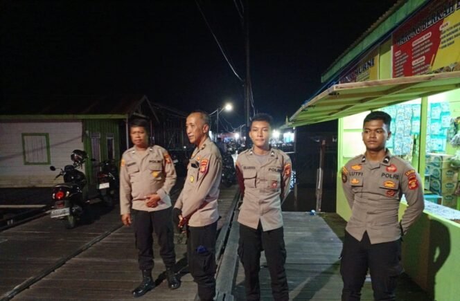 
					Regu 4 Polres Bontang melaksanakan monitoring dan pengamanan kegiatan kampanye tatap muka oleh salah satu pasangan calon (paslon) Walikota dan Wakil Walikota Bontang. 