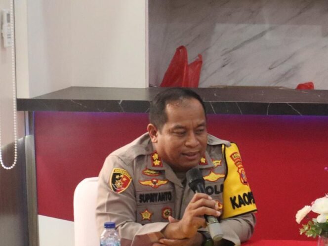 
					Kapolres Penajam Paser Utara (PPU), AKBP Supriyanto SIK M.Si, melaksanakan kegiatan himbauan Kamtibmas (Keamanan dan Ketertiban Masyarakat) di wilayah Kabupaten PPU.