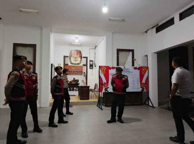 
					personel Polres Penajam Paser Utara melaksanakan patroli intensif di berbagai lokasi di wilayah Kabupaten Penajam Paser Utara menjelang Pemilihan Kepala Daerah (Pilkada) 2024.