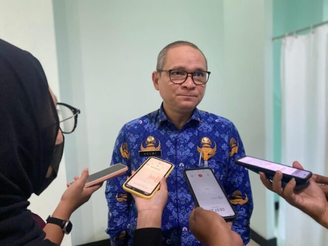 
					Kepala Dinas Penanaman Modal dan Pelayanan Terpadu Satu Pintu (DPMPTSP) Kota Balikpapan adalah Hasbullah Helmi