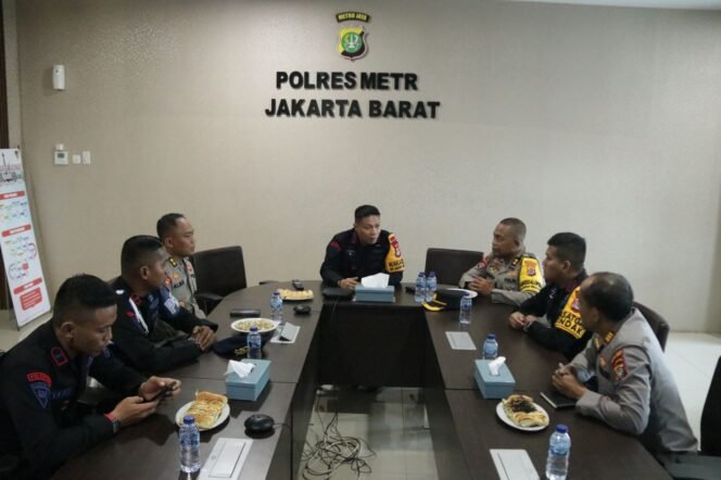 
					Dalam rangka meningkatkan keamanan pada perhelatan politik penting di Kalimantan Utara, strategi pengamanan debat publik pemilihan Gubernur dan Wakil Gubernur Kaltara telah disusun secara matang oleh Wakaopsda Operasi Mantap Praja Kayan 2024 Kombes Pol. Sarly Sollu, S.I.K, M.H,. Senin (21/10/2024).