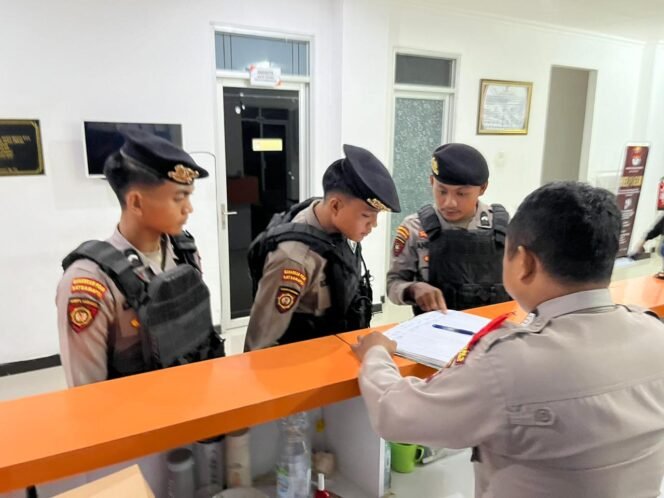 
					Sat Samapta Polres Bontang melaksanakan Patroli Cipkon (Cipta Kondisi) di sekitar Kantor KPU Kota Bontang pada pukul 20.00 Wita hingga selesai