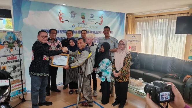 
					Pemerintah Provinsi (Pemprov) Kalimantan Utara (Kaltara) memberikan perhatian khusus kepada penyandang disabilitas dalam pembayaran pokok Pajak Kendaraan Bermotor (PKB)