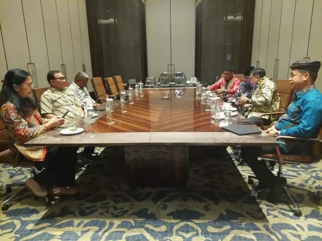
					Penjabat (Pj.) Wali Kota Tarakan, Dr. Bustan, S.E., M.Si, menghadiri Rapat Koordinasi (Rakor) Lintas Sektor yang diadakan Direktorat Jenderal Tata Ruang, Kementerian Agraria dan Tata Ruang/Badan Pertanahan Nasional, Selasa (5/11/2024).