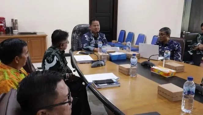 
					Rapat Persentasi Ruang RTH Seluwing yang dipimpin Sekda Malinau, Ernes Silvanus, Kamis (7/11/2024).