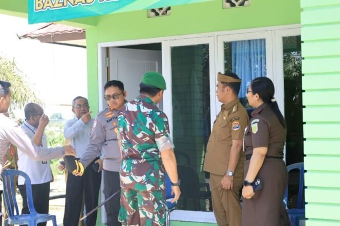 
					Pj Wali Kota Tarakan, Bustan bersama Forkopimda dan perwakilan Baznas saat mengunjungi dan berdialog langsung dengan para korban Tindak Pidana Perdagangan Orang (TPPO) di Panti Dhuafa Baznas Tarakan, Selasa (12/11/2024).
