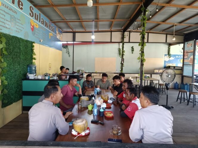 
					Personel Ditbinmas Polda Kaltara menggelar 'Jumat Curhat' pada hari jumat tanggal 1 November 2024, pukul 08.30 Wita s.d selesai, bertempat di warung Sulawesi, Kec. Tanjung Palas Timur, Kab. Bulungan.

