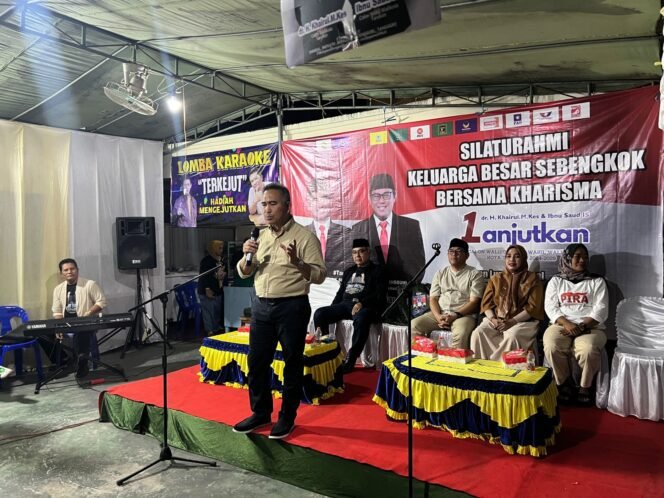 
					Calon Wali Kota dan Wakil Wali Kota Tarakan nomor urut 1, Khairul - Ibnu Saud didampingi bertemu warga Sengkok, tepatnya di wilayah Sebengkok Tiram, Rabu (6/11/2024). 

