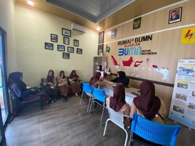 
					PLN Unit Induk Distribusi Kalimantan Timur dan Kalimantan Utara (UID Kaltimra) melalui Rumah BUMN (RB) Nunukan, bekerja sama dengan Dinas Perdagangan Luar Negeri dan Bea Cukai Nunukan, kembali mendorong UMKM binaan PLN menuju pasar internasional.