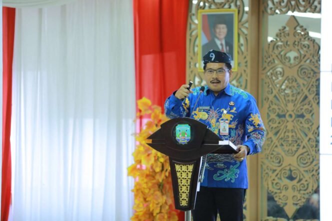 
					Pjs. Gubernur Kalimantan Utara (Kaltara) Togap Simangunsong membuka kegiatan â€œRapat Koordinasi Forkopimda Se-Kalimantan Utara dalam rangka Deklarasi Pilkada Damai Bersama Tokoh Agama, Tokoh Masyarakat, Ketua Parpol dan Organisasi Kemasyarakatan di Wilayah Kalimantan Utara Tahun 2024â€ di Ruang Serbaguna lantai 1 Gedung Gadis, Kamis (14/11).

