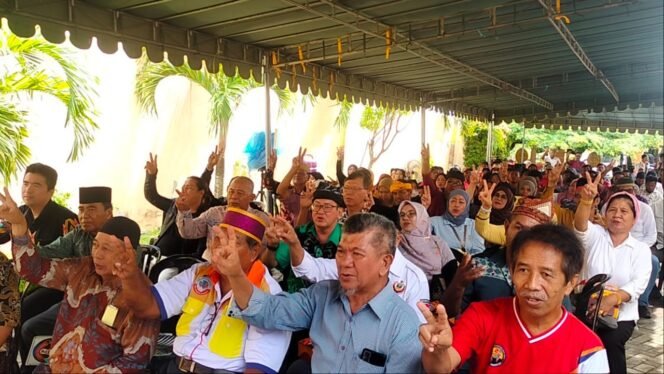 
					Komunitas Zainal-Ingkong Ala Pilihanku (ZIAP) Kalimantan Utara (Kaltara) menggelar silahturahmi dengan tokoh masyarakat Lintas Etnis Kaltara di Tanjung Selor pada Ahad, 17 November 2024. 