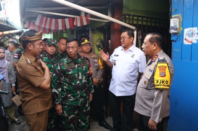 
					Sinergitas Polri, TNI, BNN dan Pemkot Tarakan upayakan perubahan Selumit Pantai jadi kampung bebas narkoba.