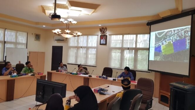 
					Rdp Komisi 1 DPRD Kota Tarakan dengan Dinas Perumahan, Kawasan Pemukiman dan Pertanahan. Foto : Fokusborneo.com 