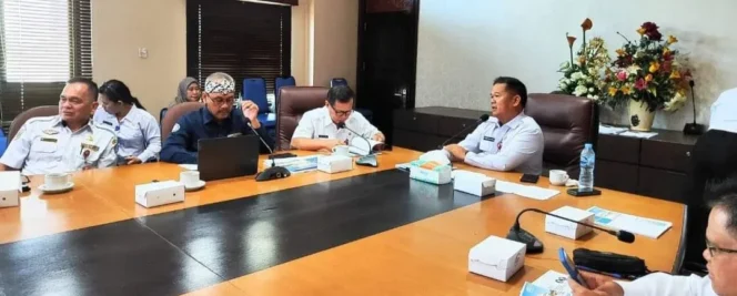 
					Sekda Malinau Dr. Ernes Silvanus, S.Pi., M.M., M.H membuka secara resmi Ekspos Perencanaan Taman Budaya 2024, yang dilaksanakan di ruang Intulun, pada Rabu (6/11/2024).