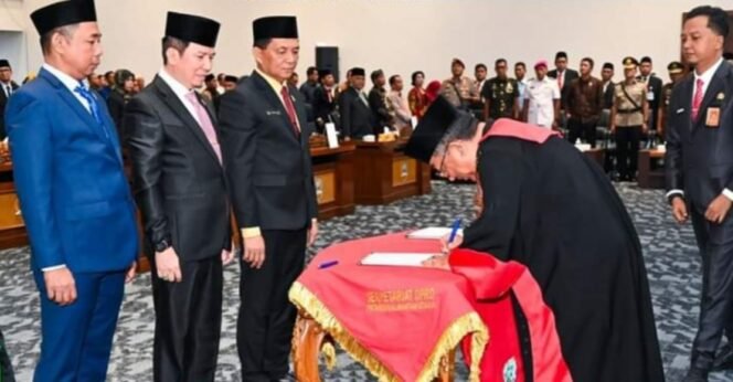 
					Pelantikan Pimpinan DPRD Provinsi Kaltara. Foto : Humas  Setwan 