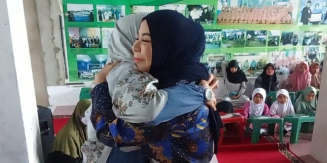 
					Tangis Haru Hj. Rahmawati Saat Bertemu Anak – Anak Penghafal Al-Qur’an di Panti Asuhan