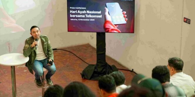 
					Telkomsel Campaign Hari Ayah Nasional_2-3: VP Corporate Communications & Social Responsibility Telkomsel, Saki H. Bramono, mengingatkan pentingnya menjaga koneksi bermakna dengan keluarga, khususnya orang tua, yang sering kali merindukan percakapan sederhana dengan anak-anak mereka. Foto: Telkomsel 