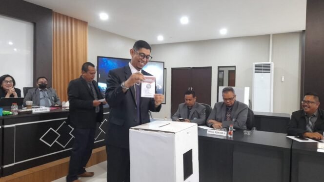 
					Prof. Yahya Ahmad Zein terpilih jadi Rektor UBT. Foto : Ist 