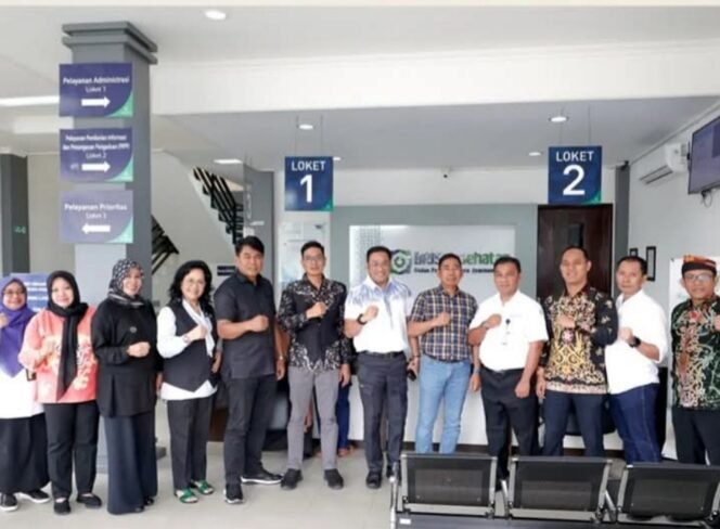 
					Wakil Ketua DPRD Provinsi Kaltara Muddain bersama Anggota Komisi 4 raker dengan BPJS dan Dinkes bahas PBI. Foto : Humas Setwan 