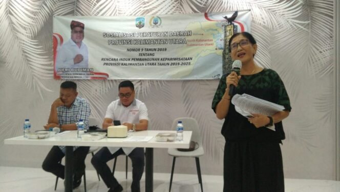 
					Sosialisasi Peraturan Daerah Provinsi Kalimantan Utara Nomor 9 Tahun 2019 tentang Rencana Induk Pembangunan Kepariwisataan Provinsi Kalimantan Utara, yang dibawakan oleh Dr. Ana Sriekaningsih, SE, MM dan dibuka oleh Ketua Komisi III DPRD Provinsi Kalimantan Utara Jufri Budiman, S .Pd.