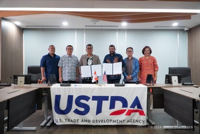 
					Otorita Ibu Kota Nusantara (IKN) resmi menjalin kerja sama dengan tujuh Perusahaan teknologi terkemuka asal Amerika Serikat untuk membangun Command Center fase II di IKN. Kerja sama ini ditandai dengan penandatanganan perjanjian implementasi Proof of Concept (PoC) senilai 7,6 juta dolar AS.