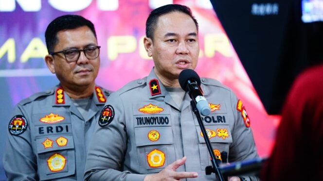
					Divisi Humas Polri Brigjen Trunoyudo Wisnu Andiko