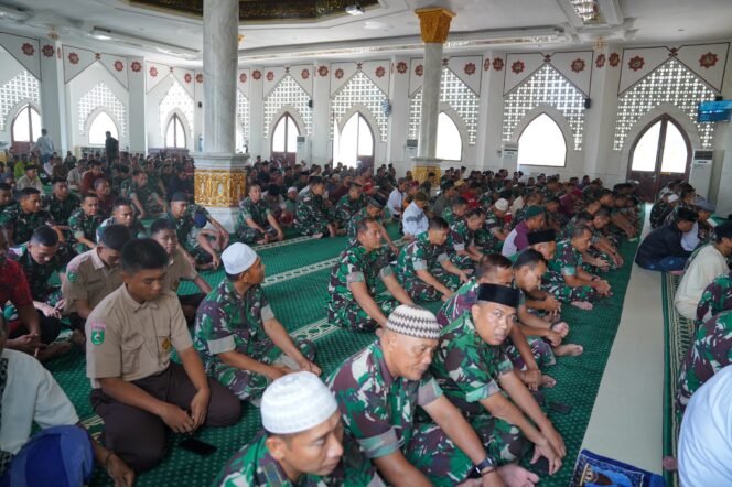 
					Dalam rangka memperingati Hari Pahlawan pada 10 November mendatang, Kodam VI/Mulawarman menyelenggarakan kegiatan doa bersama yang dilaksanakan secara serentak di Masjid Sudirman, Gereja Oikumene Kornelius, dan Pura Giri Jayanatha Balikpapan, Jumat (08/11/24).