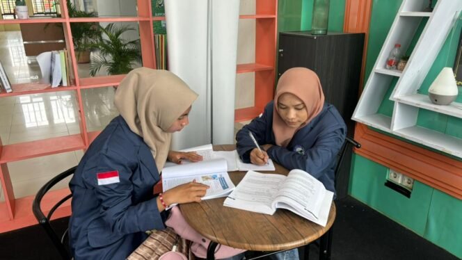 
					Terima Beasiswa Sobat Bumi Kalimantan PT Pertamina Hulu Indonesia, Suci Ingin Jadi Pengusaha Sukses dan Pejuang Lingkungan