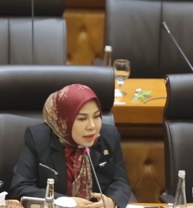 
					Anggota Komisi VII DPR RI, Hj. Rahmawati Zainal