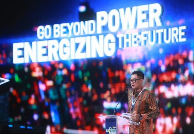 
					Direktur Utama PLN, Darmawan Prasodjo mengatakan, PLN mendukung penuh langkah pemerintah untuk menjalankan transisi energi di Tanah Air dengan semangat yang kolaboratif.