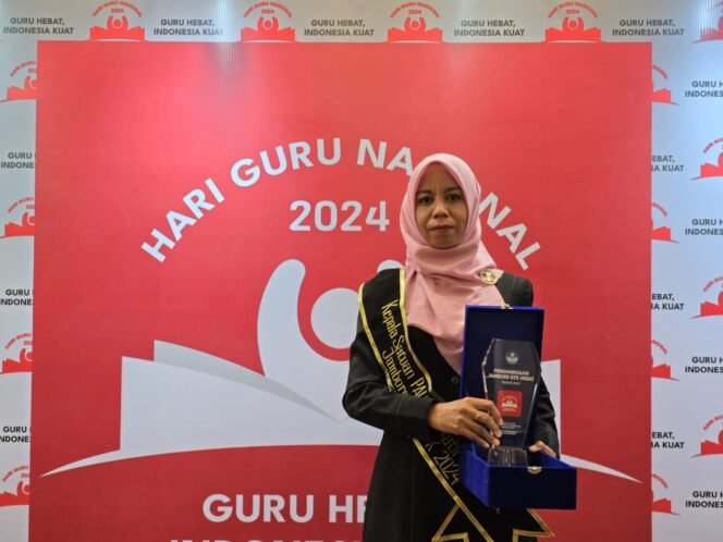 
					Kepala Pendidikan Anak Usia Dini (PAUD) Al-Huda Desa Tengku Dacing, Saerah meraih penghargaan sebagai Kepala Satuan PAUD Terfavorit  Tahun 2024. 