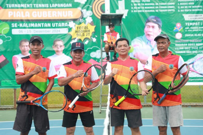 
					Turnamen Tenis Lapangan se-Kalimantan Utara Tahun 2024 resmi dibuka langsung oleh Gubernur Kalimantan Utara (Kaltara), Dr. H. Zainal Arifin Paliwang, S.H, M.Hum., di Lapangan Tenis Ahmad Yani pada Jumat (6/12). 
