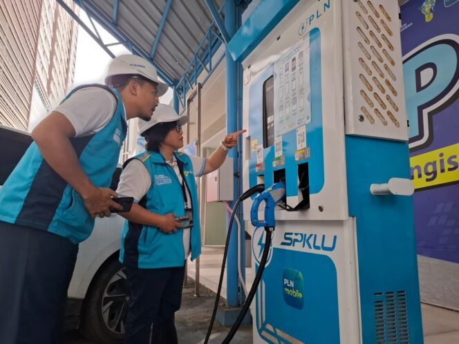 
					Sambut Natal 2024 dan Tahun Baru 2025, GM PLN UID Kaltimra Tinjau Langsung Kesiapan SPKLU PLN di Balikpapan