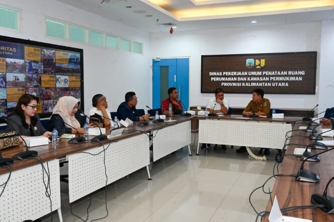 
					Komisi III DPRD Provinsi Kaltara melakukan kunjungan ke dinas. Foto : Ist 