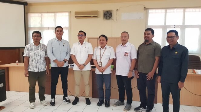 
					Rdp Komisi III DPRD Kota Tarakan dengan Satker Balai Jalan Nasional Provinsi Kaltara. Foto : Fokusborneo.com 