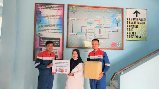 
					Penyerahan bantuan makanan tambahan bergizi dan susu kepada balita di Posyandu Kasih Bunda, serta masker kepada UPTD Puskesmas Bunyu, Senin (2/12/2024).