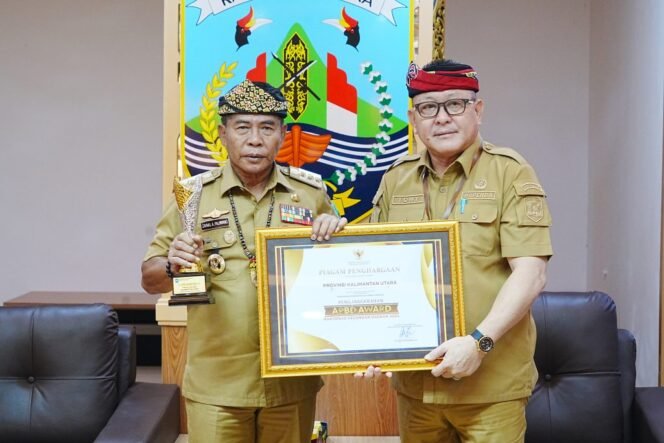 
					Provinsi Kalimantan Utara (Kaltara) kembali meraih penghargaan kategori Daerah dengan Peningkatan Pendapatan Asli Daerah (PAD) Tertinggi pada acara Rapat Koordinasi Nasional Keuangan Daerah dan Penganugerahan APBD Awards Tahun 2024.