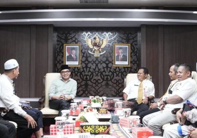 
					Wali Kota Samarinda, Andi Harun saat menerima kunjungan dari Forum Sekolah Adiwiyata Samarinda, Jumat (3/1/2025).