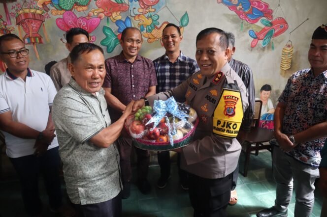 
					Kapolda Kaltara Apresiasi Tokoh Masyarakat Kota Tarakan atas Peran dalam Menjaga Kelancaran Pemilu, Pilkada Serentak, dan Nataru 2024