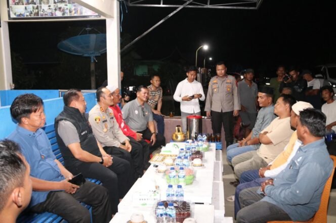 
					Kapolda Kaltara, Irjen Pol Hary Sudwijanto melakukan kunjungan kerja ke Malinau, Senin malam (6/1/2025).