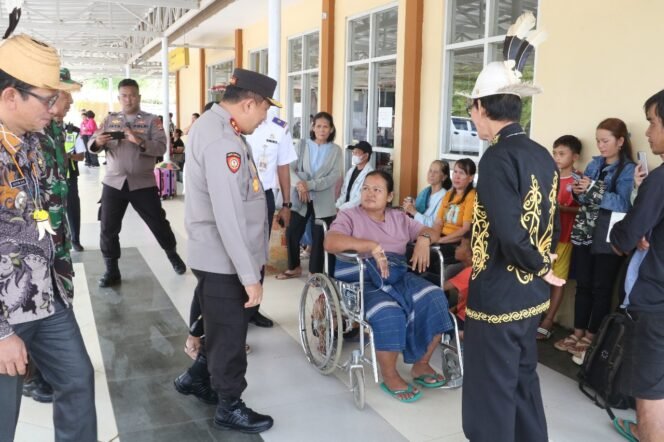 
					Dalam Kunjungan Kerja di Perbatasan, Kapolda Kaltara Sapa Warga Long Ampung
