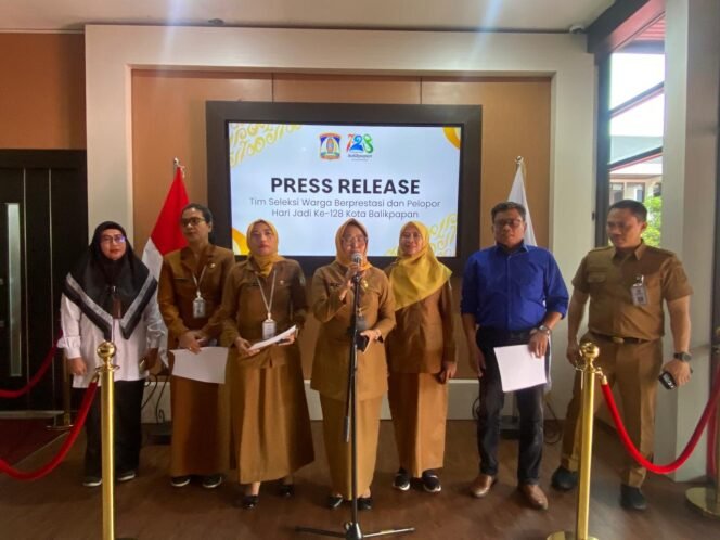 
					Press release Tim Seleksi dan Pelopor, Hari Jadi Kota Balikpapan ke-128 disampaikan Ketua Panhut, Andi Sri Juliarty masih dibuka pendaftaran calon penerima penghargaan Waega Berprestasi dan Pelopor.
