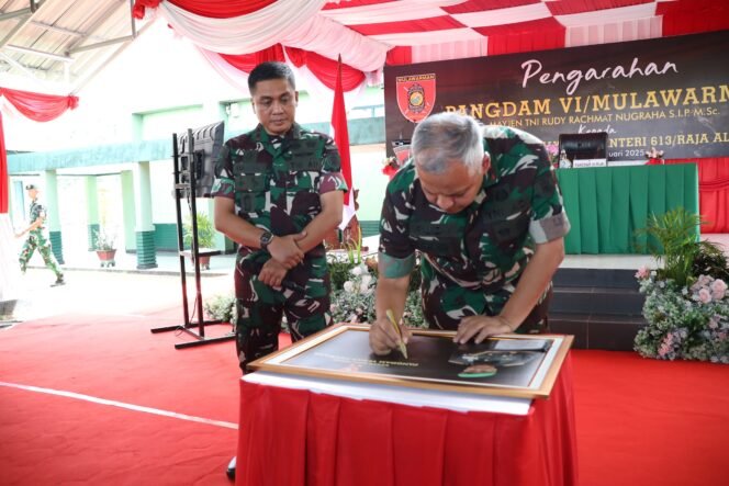 
					Panglima Kodam VI/Mulawarman, Mayjen TNI Rudy Rachmat Nugraha, S.I.P., M.Sc.,mengunjungi Markas Yonif 613/Raja Alam (RJA), Senin (13/01/25).