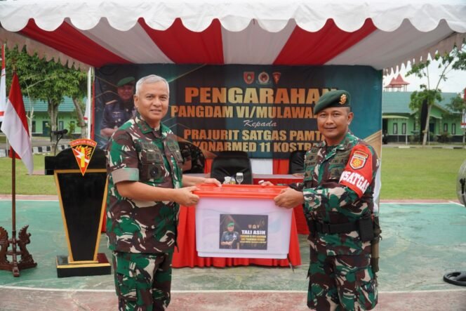 
					Pangdam VI/Mulawarman Tinjau Satgas Pamtas RI-Malaysia Yonarmed 11 Kostrad