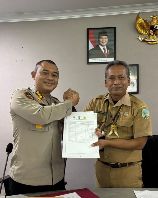 
					kolaborasi antara Dinas Pertanian dan Ketahanan Pangan (DPKP) dengan Kepolisian Daerah (Polda) Kalimantan Utara ini diresmikan melalui sebuah penandatanganan komitmen bersama yang berlangsung belum lama ini. Senin (20/01/2025).